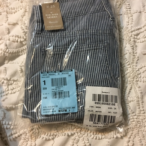 9'' Mid-Rise Skinny Jeans in Piper Stripe - Picture 5 of 5